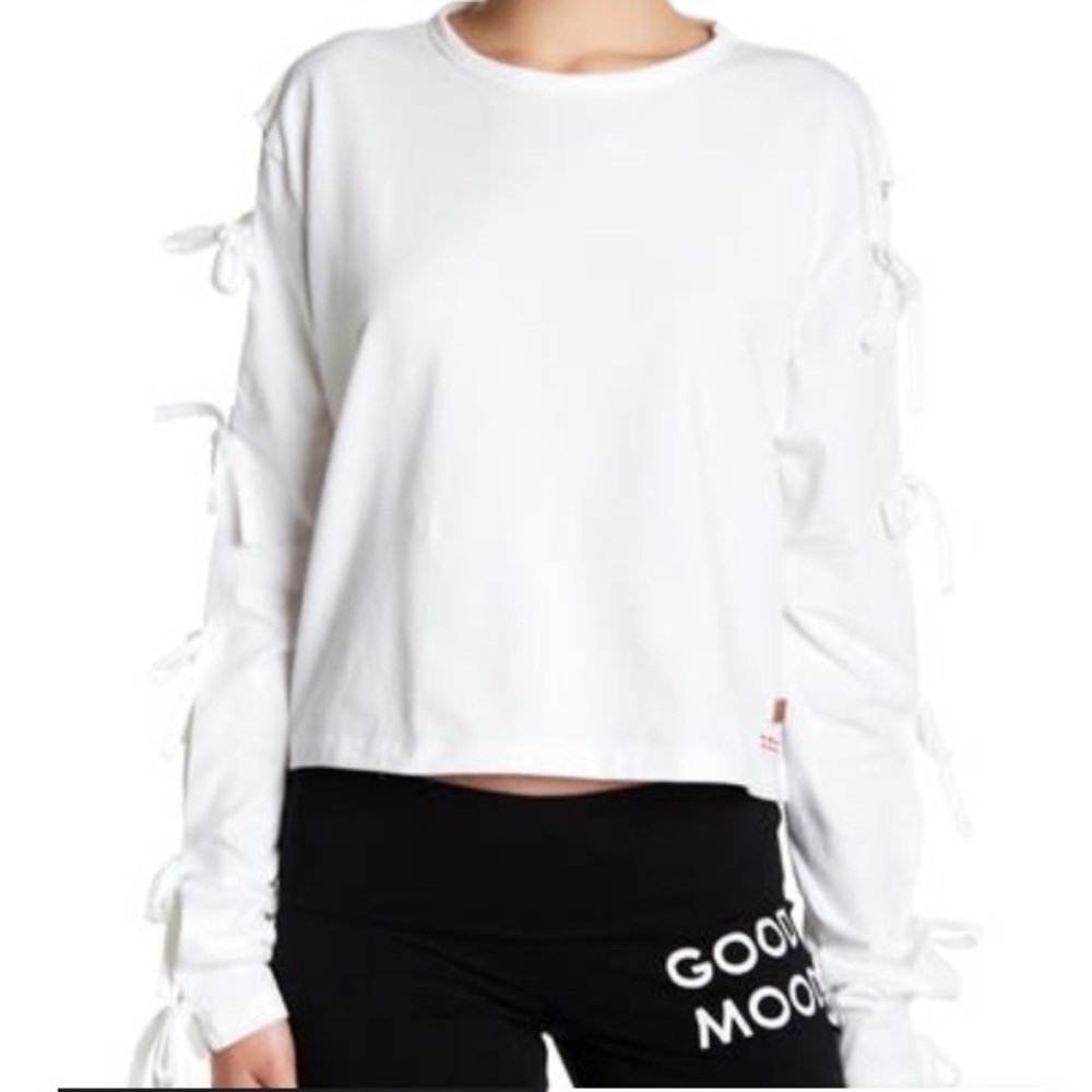 Long tie sleeve crop top